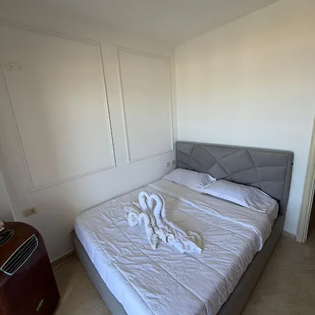 Apartment By Comfort Golem (Tirana)