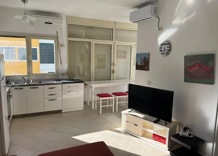 By Comfort Apartmán Golem (Tirana)